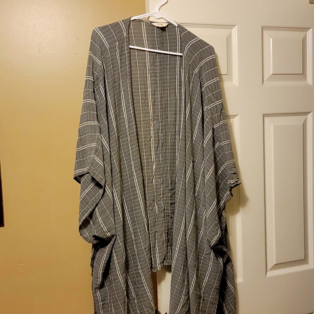 Kimono, gray, white lines, 5x, never worn.